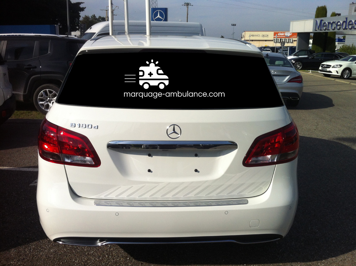 lunette arrière avec logo adhésif par marquage-ambulance.com